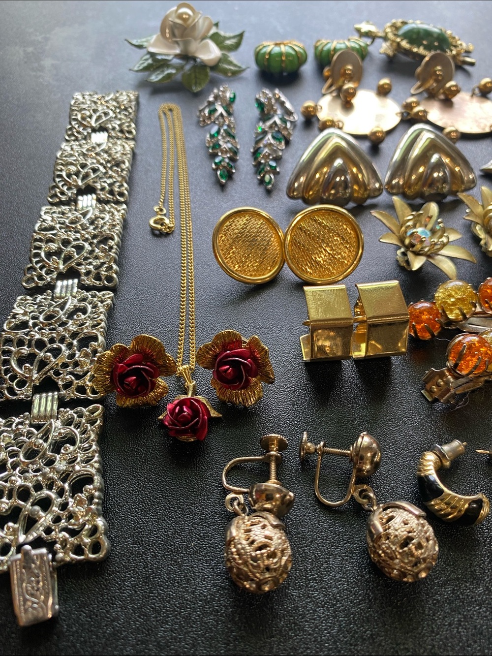 Mixed Vintage 18 pc Jewelry Bundle Earrings Set in Gold, Silver and Green Tones - Picture 3 of 12